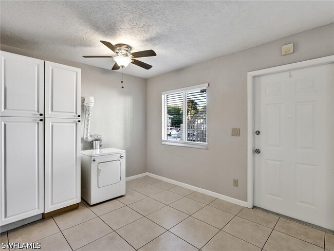 Building Photo - 4621 Bayshore Dr