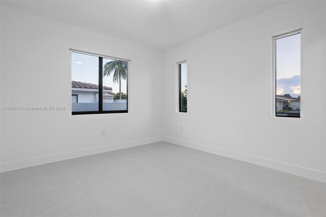 Building Photo - 917 SW 78th Pl