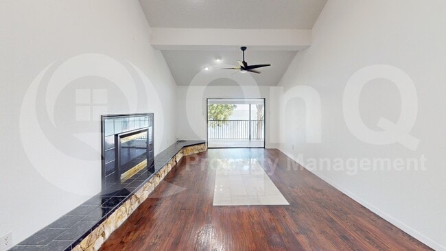 Building Photo - 3612 Lakeside Dr