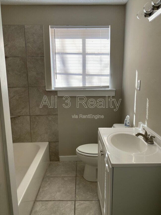 Building Photo - 3737 Dalraida Pkwy