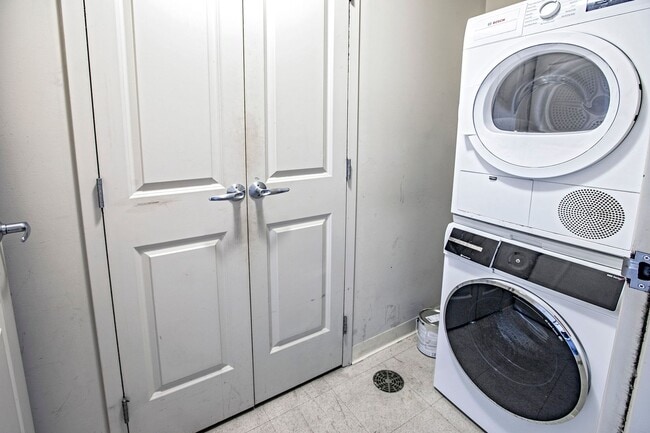 Building Photo - Christina Landing - 2 bedroom, 2 bath - 11th floor