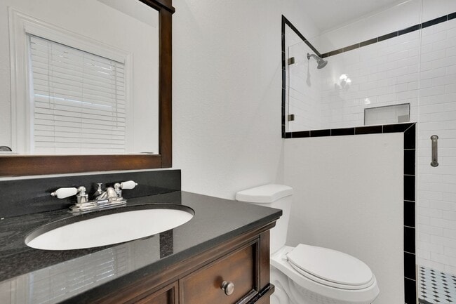 Building Photo - Bluebonnet Circle Charmer