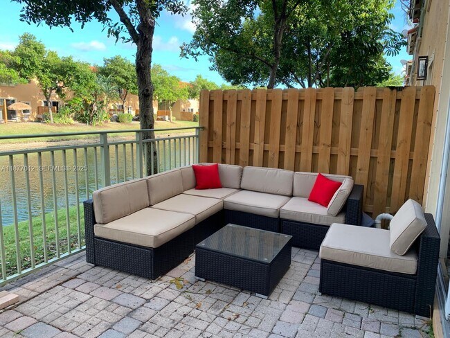 Building Photo - 4926 Leeward Ln