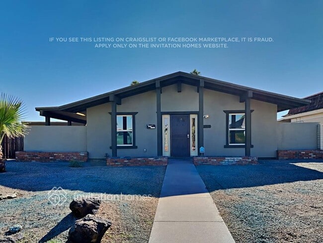 Building Photo - 2315 W Paradise Dr