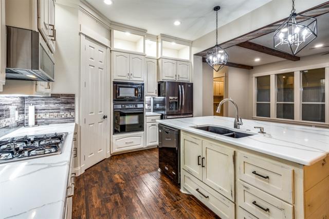 Building Photo - 8779 Oak Stream