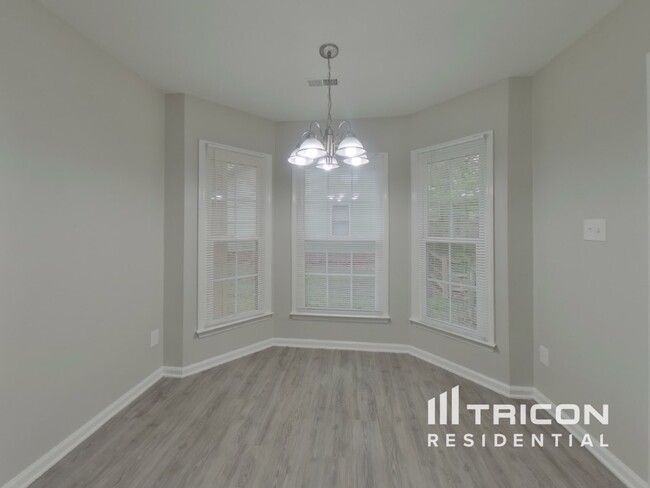 Building Photo - 5423 River Falls Dr