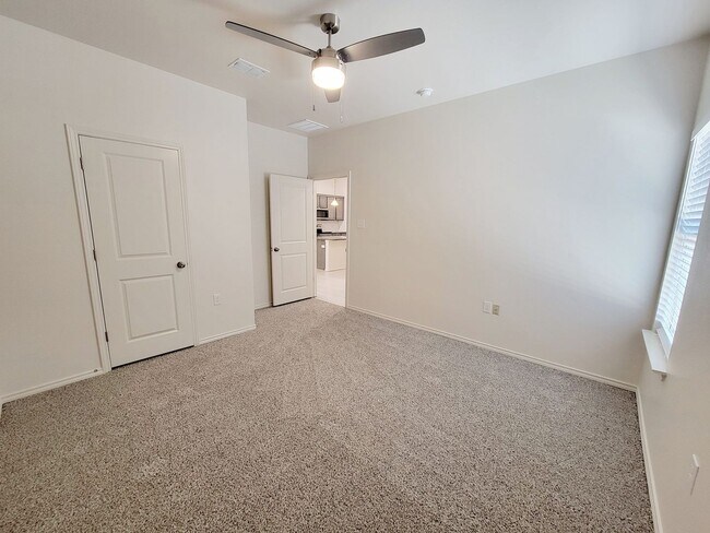 Building Photo - Stunning 3 Bedroom Townhome in Frenship School District