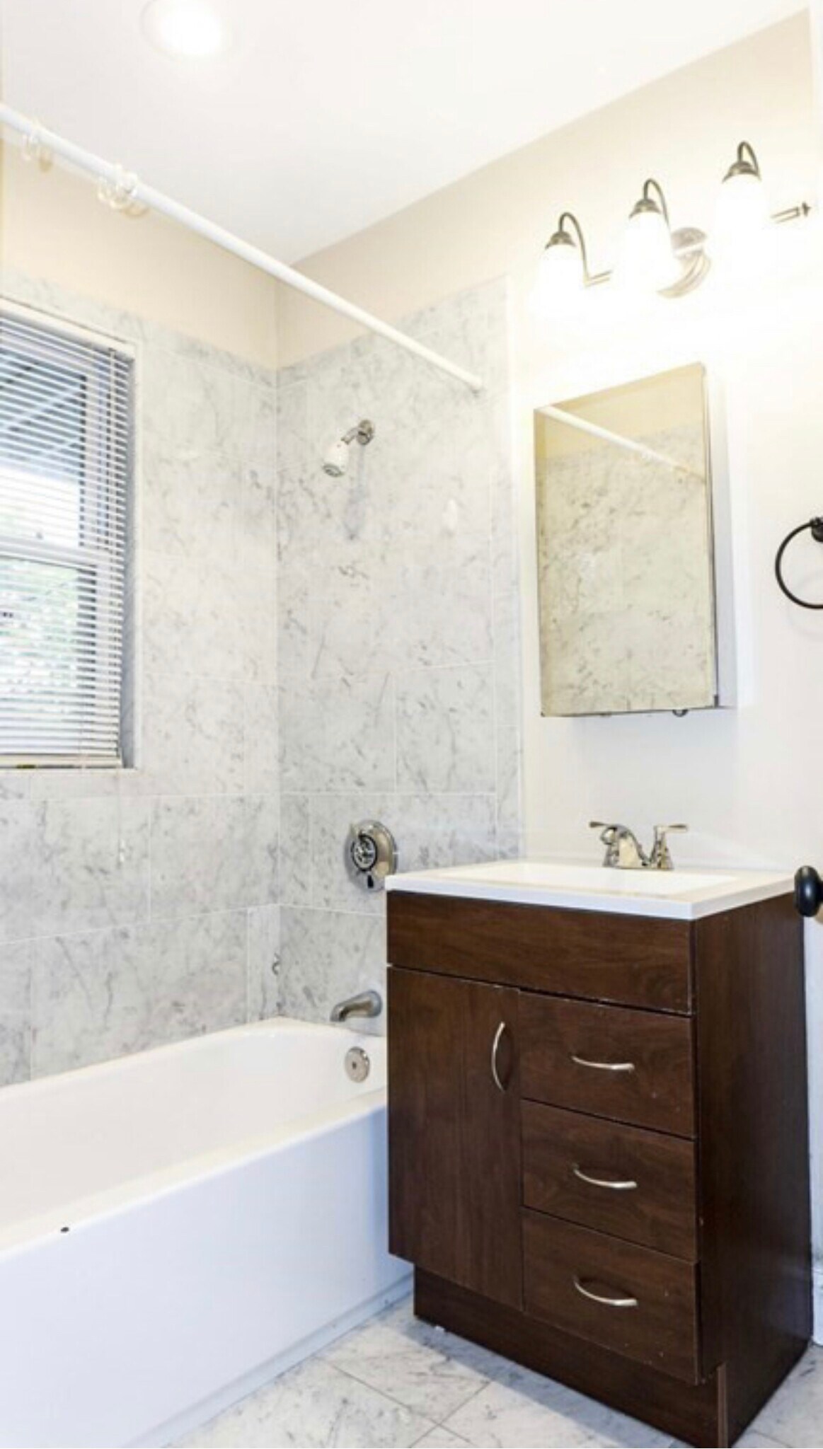 Bathroom - 39 Glen Rd