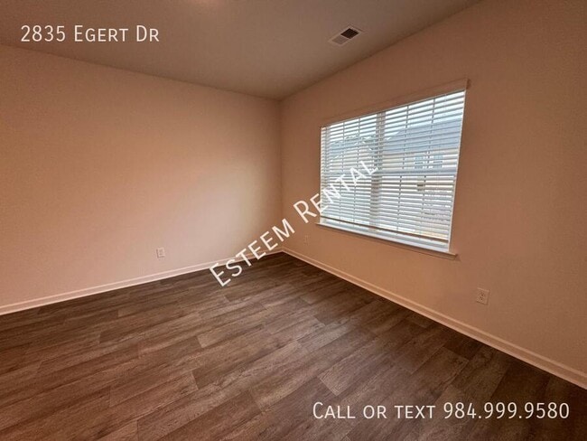 Building Photo - 2835 Egert Dr