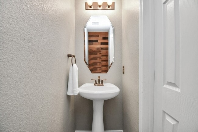 Building Photo - 6426 Haywards Crossing S Cir