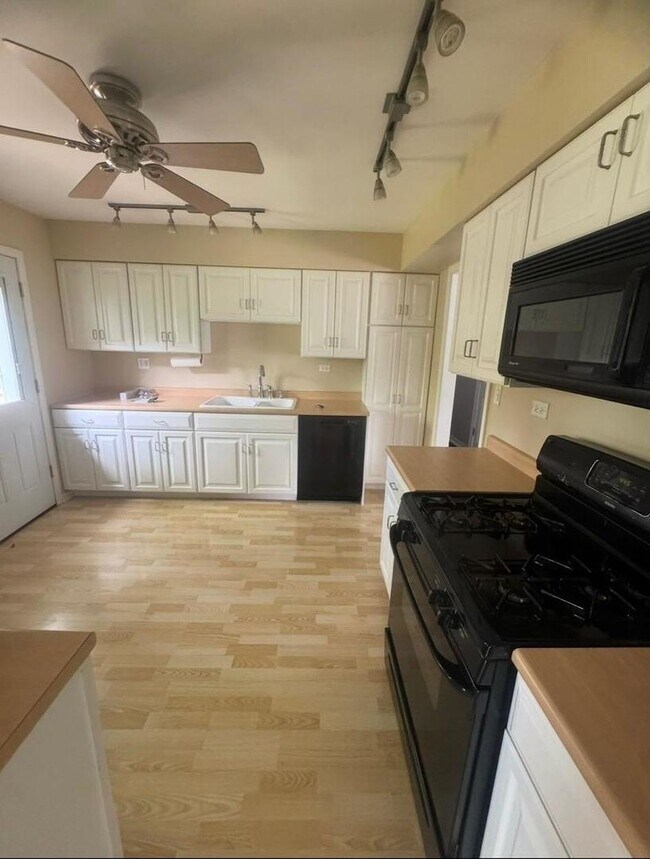 Building Photo - 980 Brush Hill Ln
