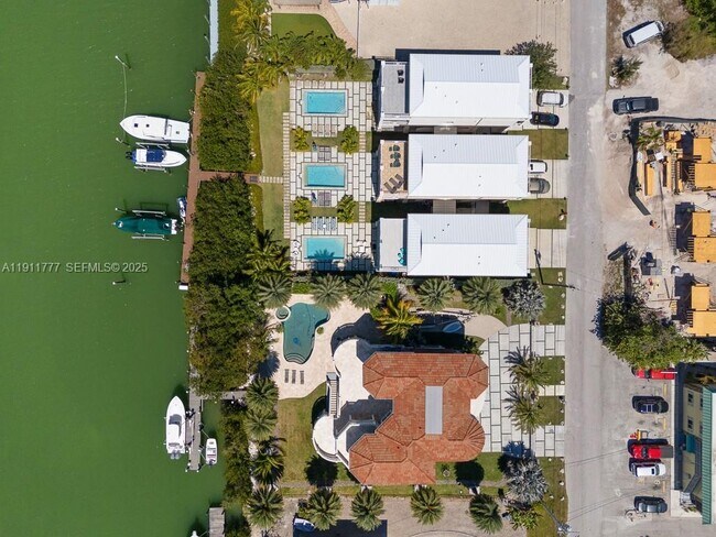 Building Photo - 112 Ave D