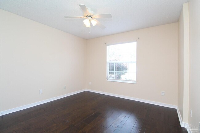 Building Photo - 639 Saleta St