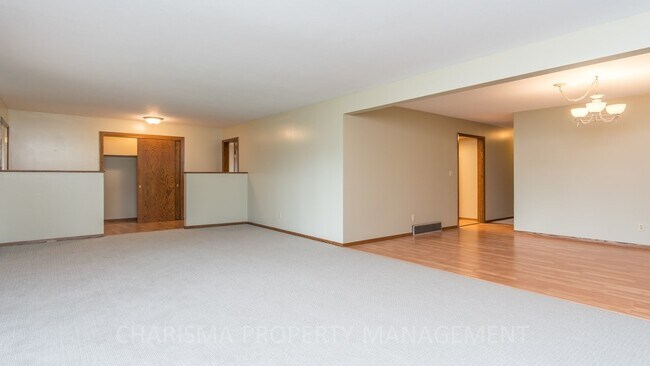 Building Photo - 1605 E 49th St
