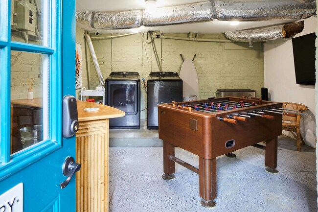 Building Photo - 3308 Cliff Rd