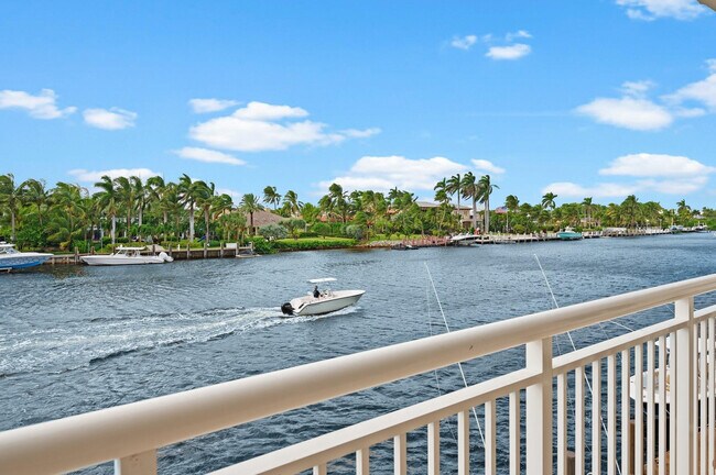 Building Photo - 1050 Hillsboro Mile