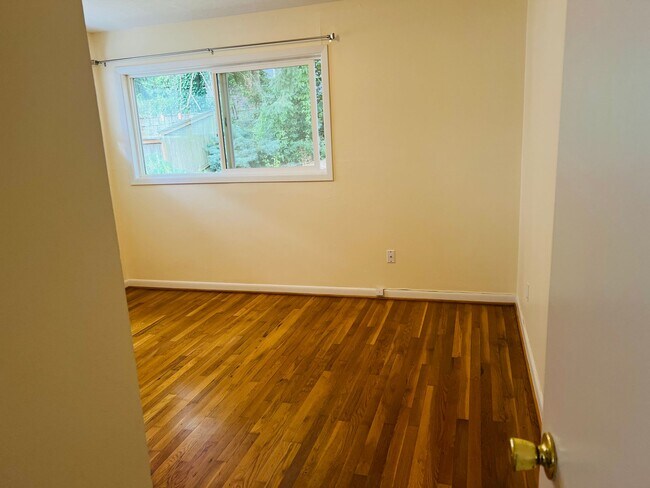 Building Photo - Great One Bedroom Unit Located In Multnoma...