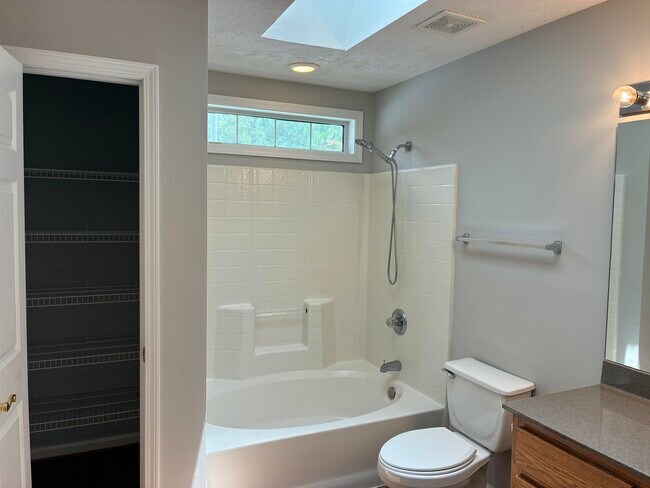 Building Photo - 9565 Sullivan Dr