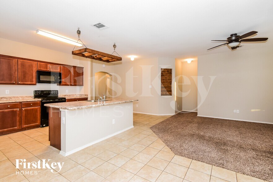 Building Photo - 513 Azalea Dr