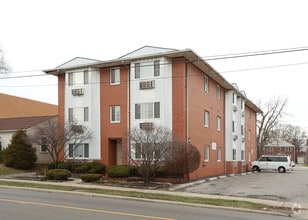 Building Photo - 1330 W 5th Ave