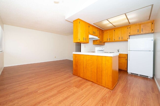 Building Photo - Chula Vista Large Upstairs 1 Bed / 1 ba. R...