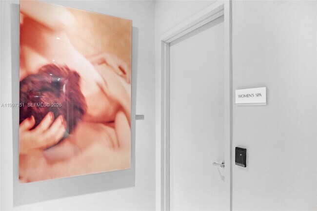 Building Photo - 460 NE 28th St