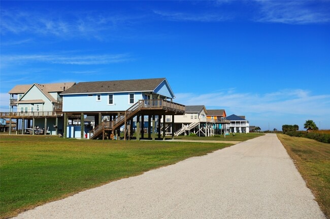 Building Photo - 131 Pieces of 8