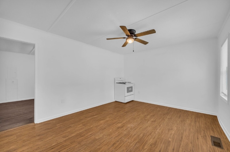 Building Photo - 303 Martin Cir