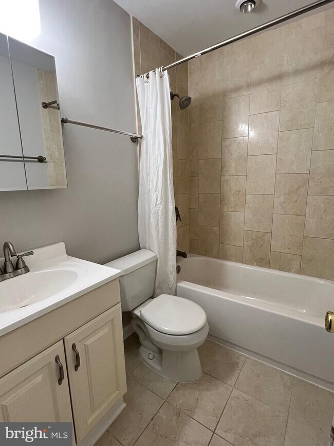 Building Photo - 3900 Ivydale Dr