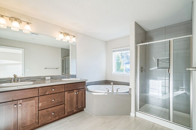 Building Photo - 9745 SW 171st Ave