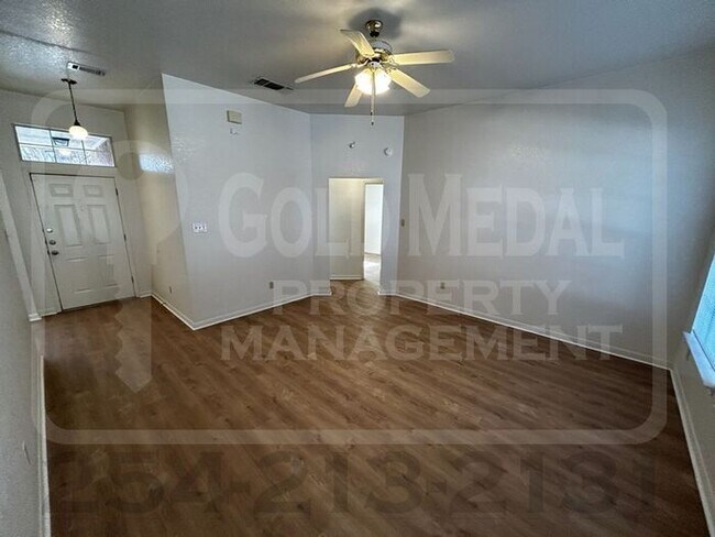 Building Photo - 1805 Diana Ln