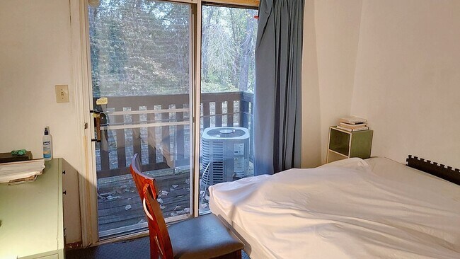 Building Photo - 320 Brown St St