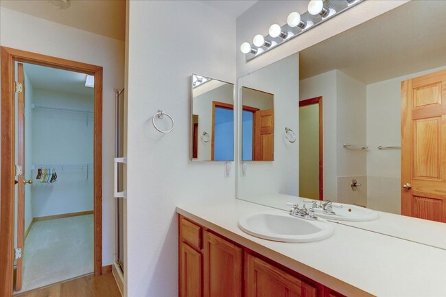 Building Photo - 2462 Concord Cir