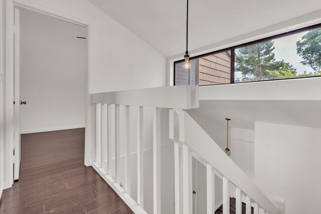 Building Photo - 33492 Valley View Ct
