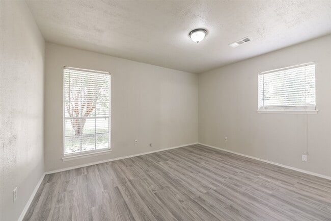 Building Photo - 5514 Vickita Dr