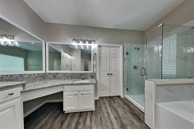 Building Photo - 9911 Goldenglade Dr