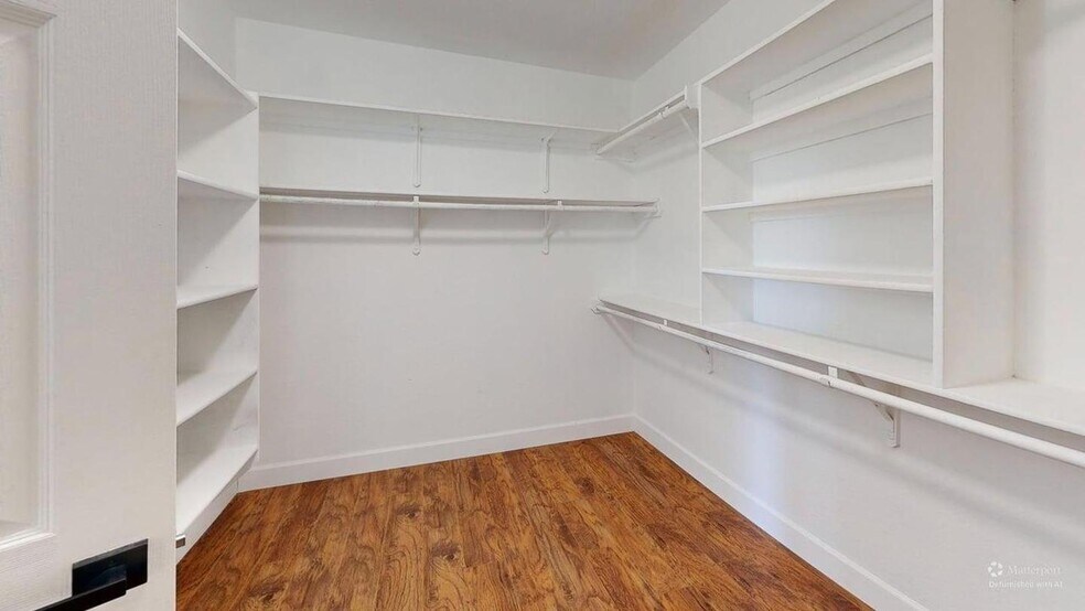 Building Photo - 2105 Huxley Ln