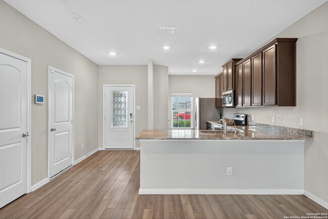 Building Photo - 5-BEDROOM HOME IN LUCKEY RANCH