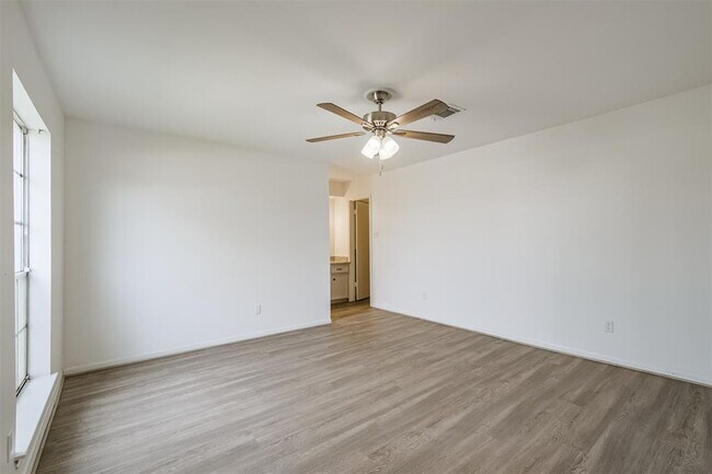 Building Photo - 3311 Palm Desert Ln