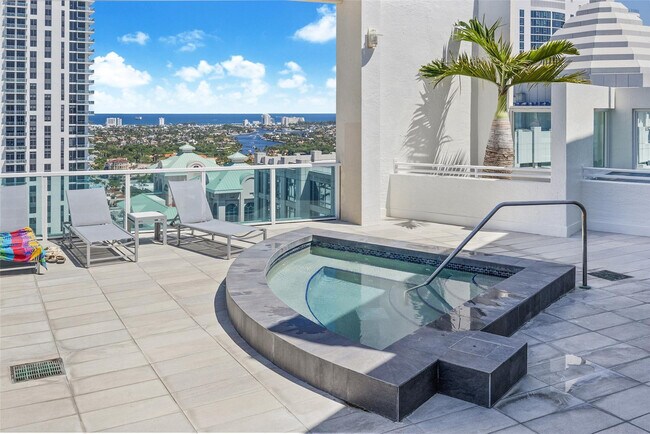 Building Photo - 350 SE 2nd St