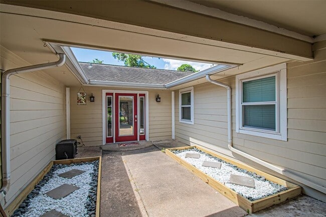 Building Photo - 5611 Winding Way Dr