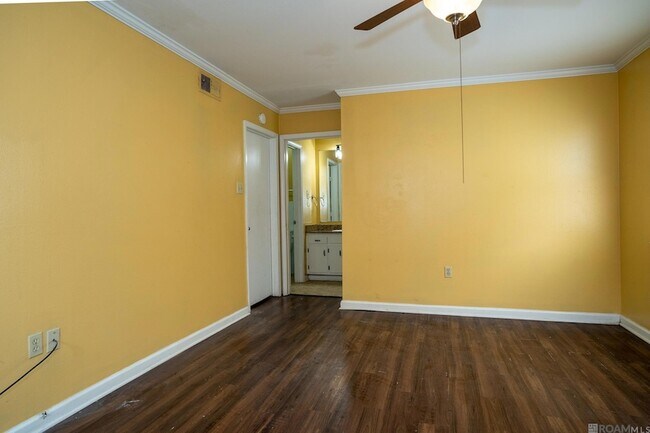 Building Photo - 4630 Southpark Dr