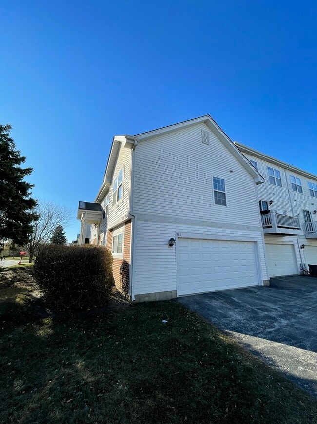 Building Photo - 341 Holiday Ln