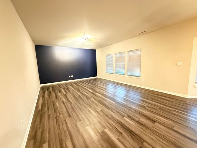 Building Photo - 1325 Horse Shoe Bnd