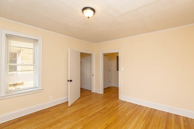 Building Photo - 4957 N Albany Ave