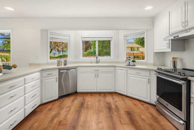 Building Photo - 18811 SE 42nd St