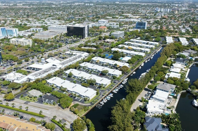 Building Photo - 6231 Bay Club Dr