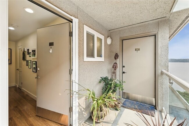 Building Photo - 1810 43rd Ave E