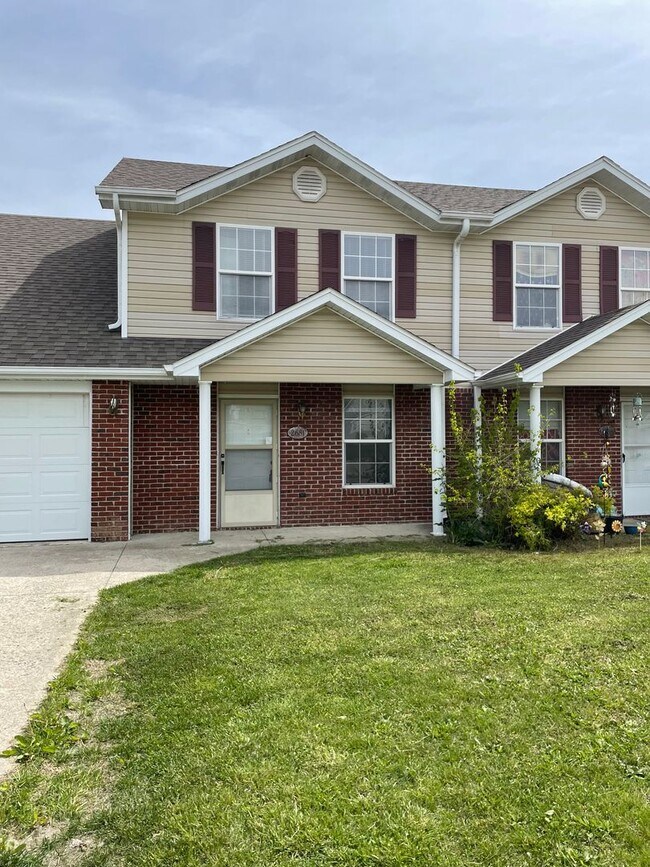 Building Photo - 2681-2683 E Oakbrook Dr