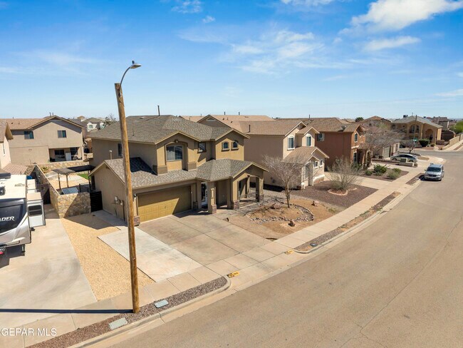 Building Photo - 11512 Robert Lennox Dr